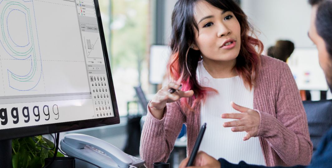 Person talking in front of a computer to illustrate training dashboards